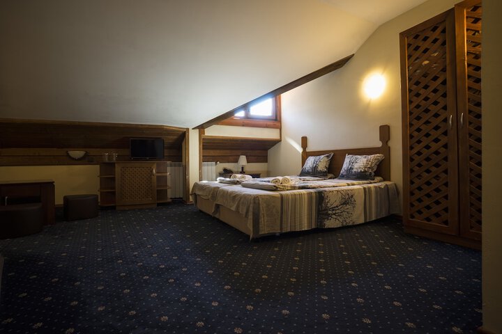 Room 9 of 62