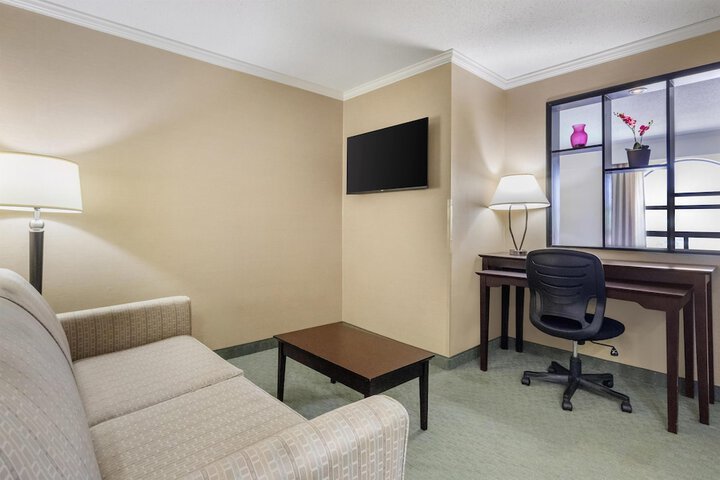 Room 53 of 128