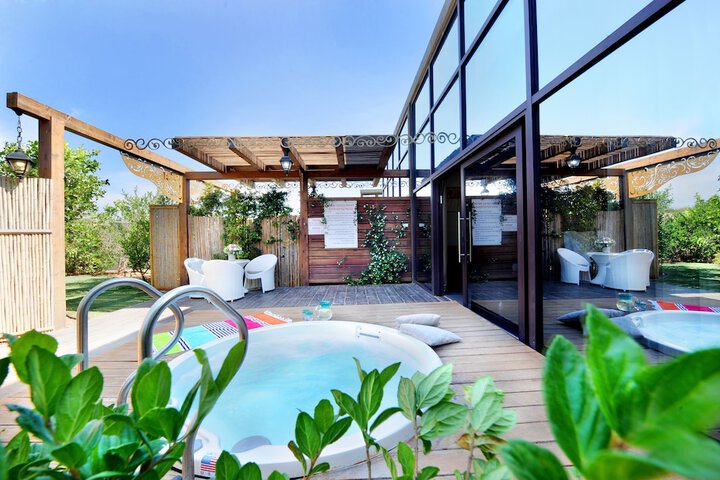 Hot Tub 25 of 40