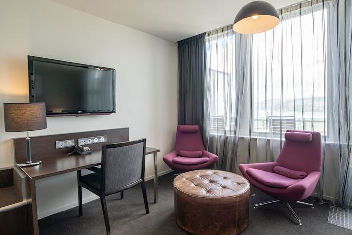 Room 28 of 44