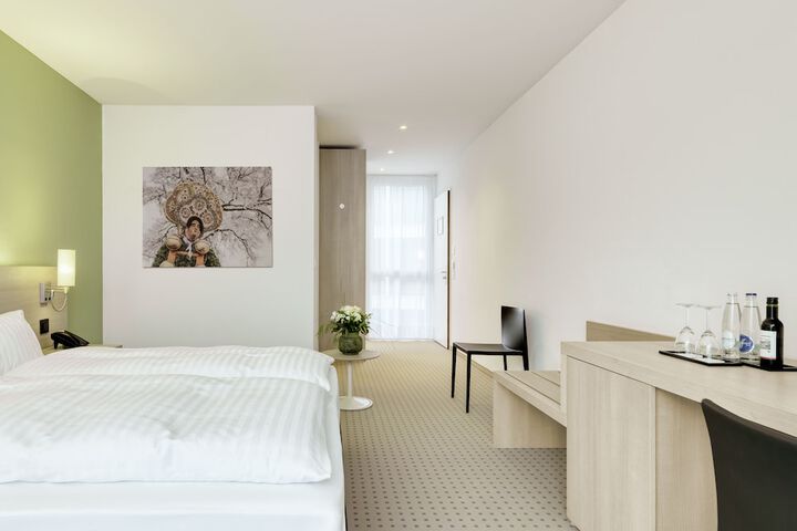 Room 5 of 25