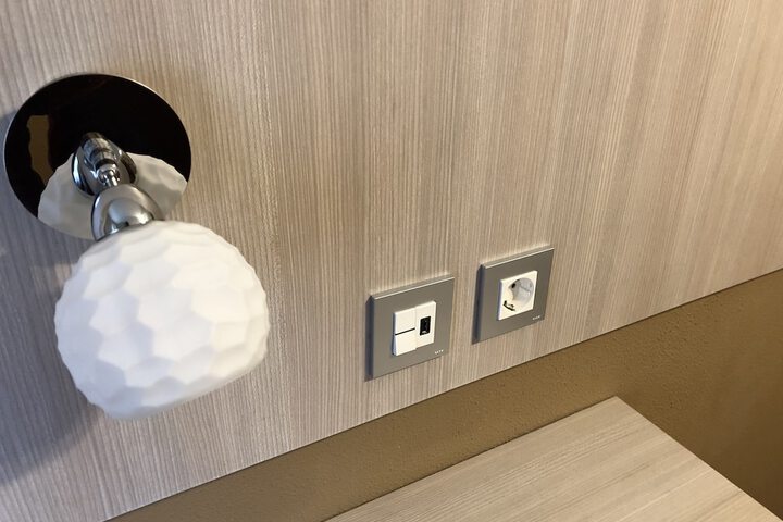 Room 21 of 34
