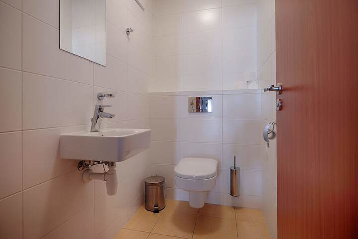 Room 20 of 33