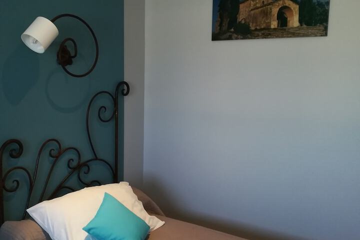Room 10 of 42
