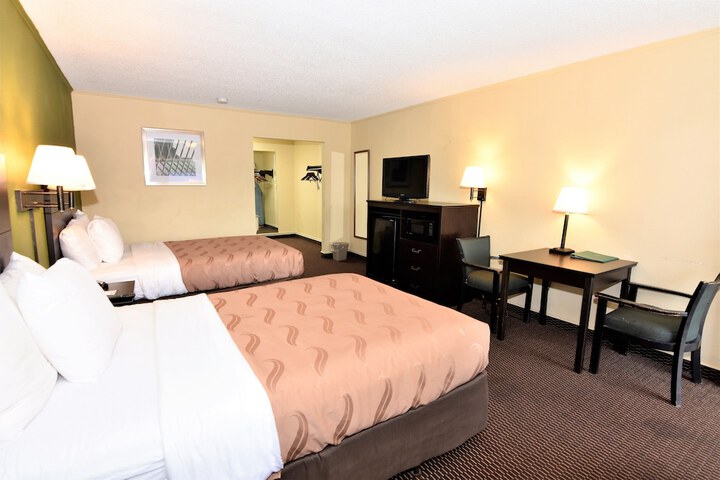 2 Double Beds (3 of 10)