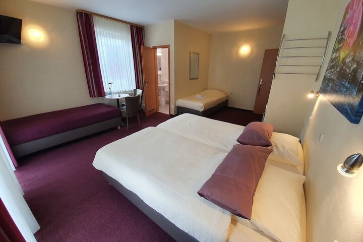 Room 3 of 46