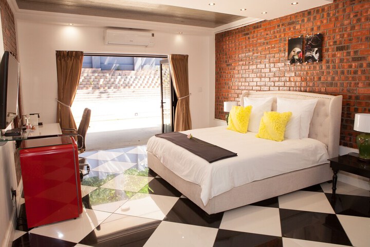 Room 21 of 62