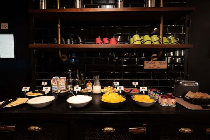 Breakfast/Coffee Service 85 of 163