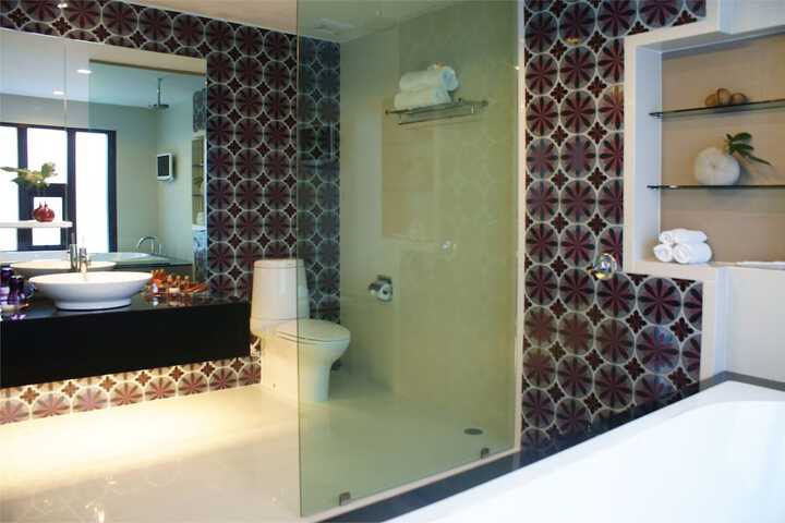 Room 33 of 64