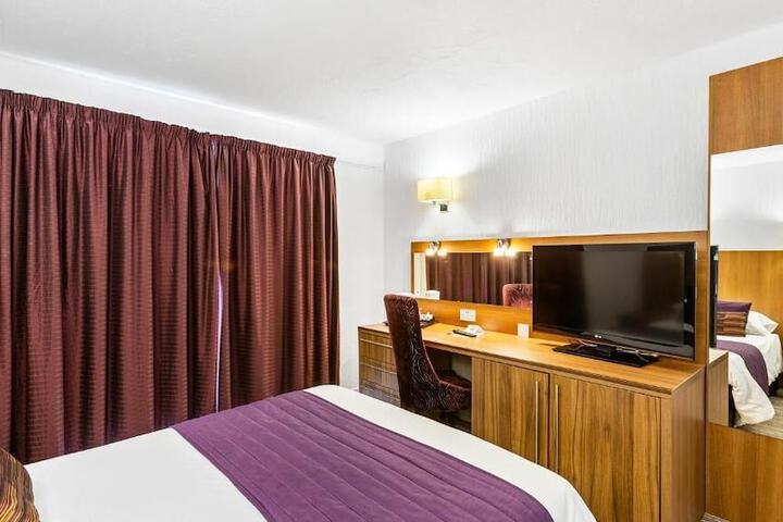 Room 13 of 20