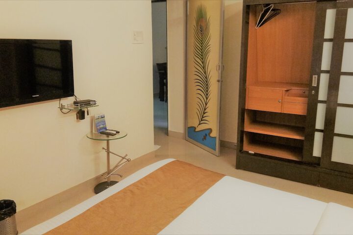 Room 15 of 50