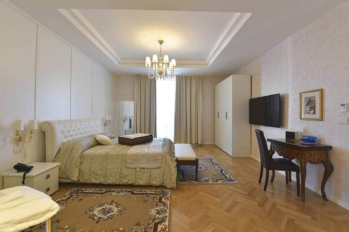 Room 17 of 62