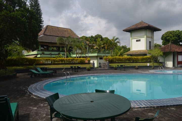 Pool Hotel