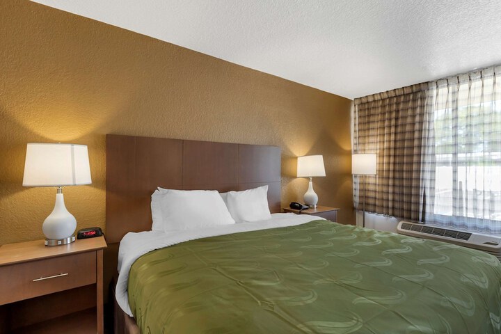 1 King Bed (7 of 15)