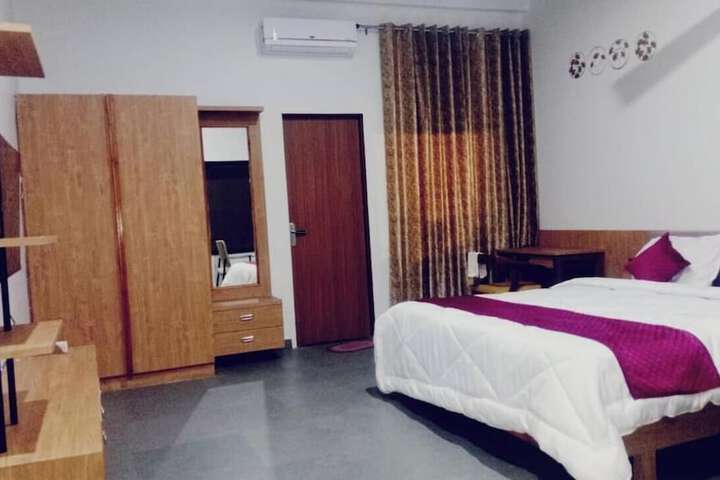 Room 3 of 18