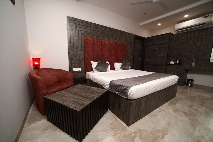 Room 7 of 30