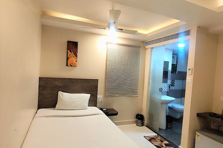 Room 25 of 52