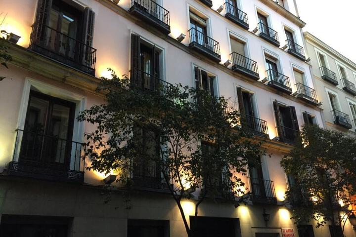 Lm Rooms Opera
