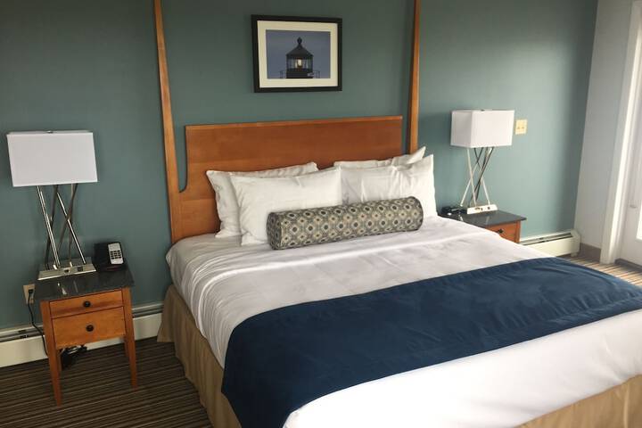 Room 4 of 33
