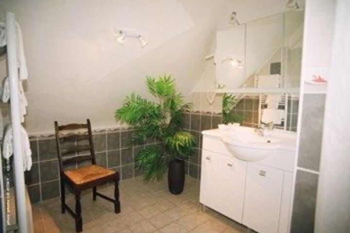 Room 2 of 28