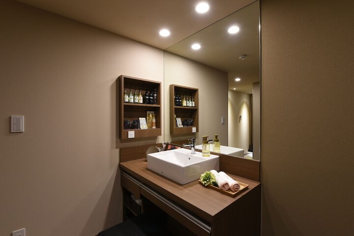 Room 6 of 34