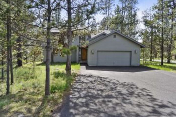 Redcedar 17 4 Br home by RedAwning