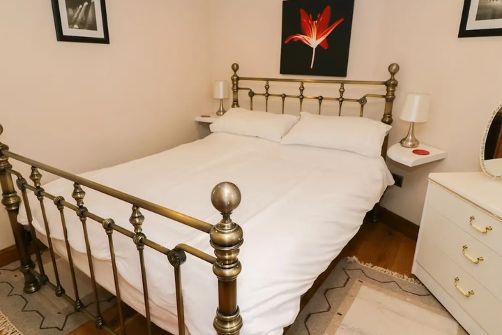 Room 2 of 7
