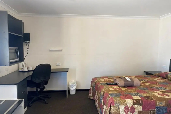 Room 3 of 9