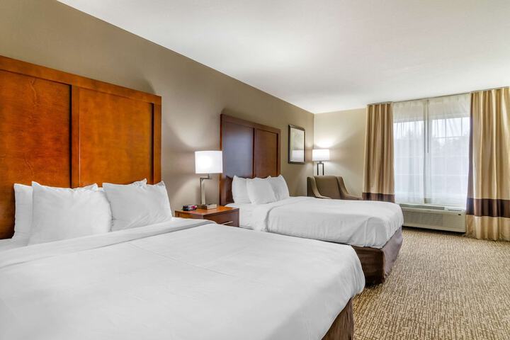 2 Queen Beds Accessible (3 of 12)