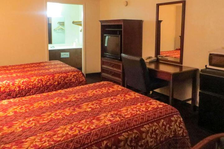 2 Double Beds (12 of 19)