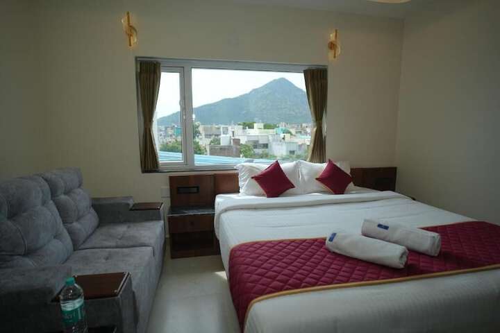 Room 3 of 10