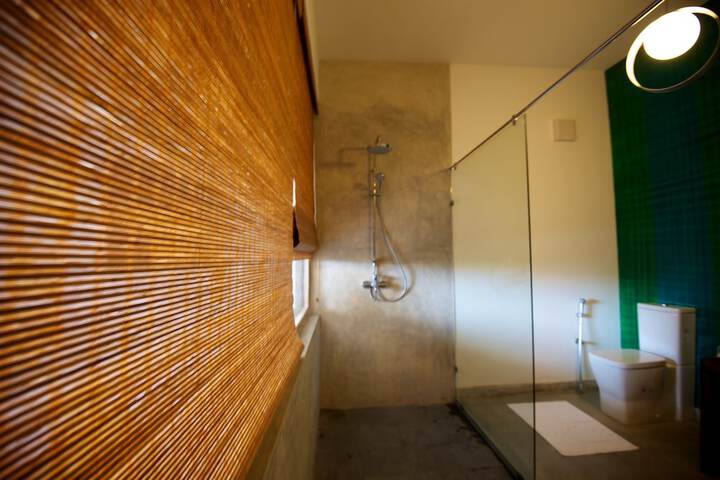 Room 15 of 28