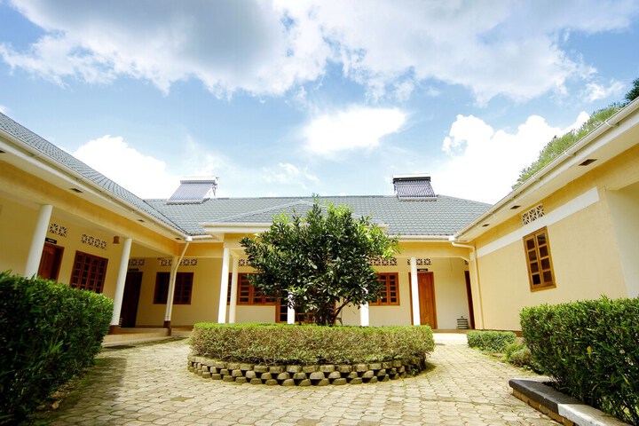 Hotel Exterior 80 of 86