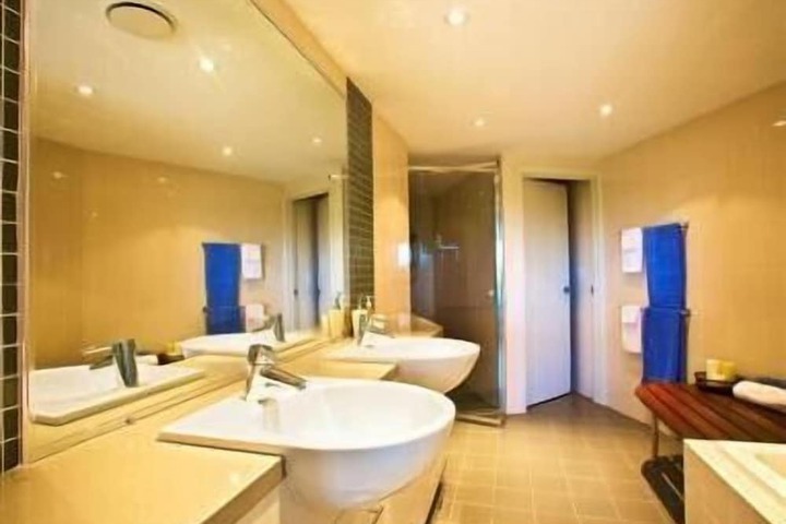 Room 16 of 30