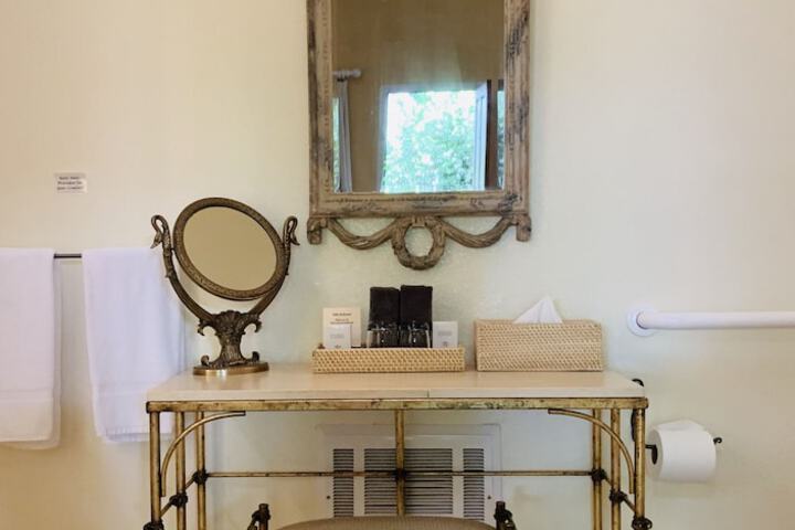 Bathroom amenities