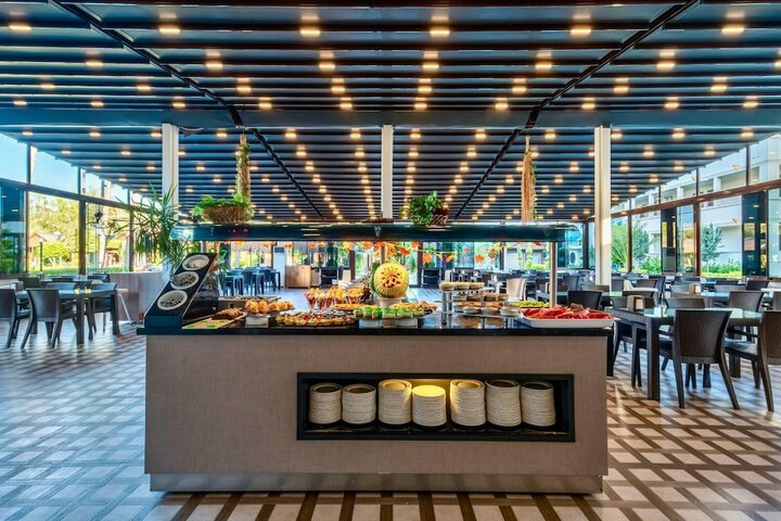 Dining 43 of 66