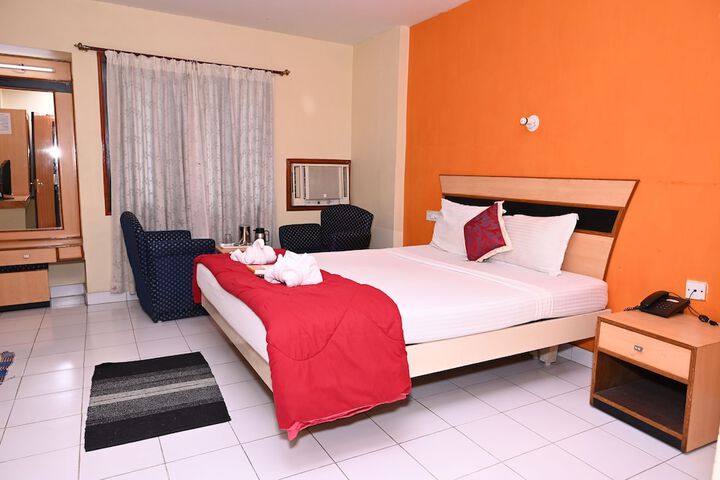 Room 8 of 27