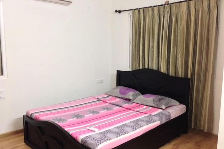 Room 13 of 36