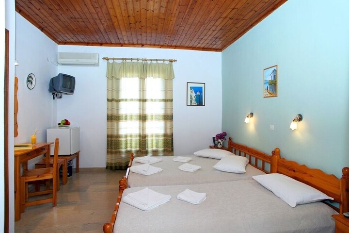 Room 11 of 40
