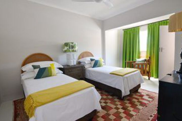 Room 10 of 14