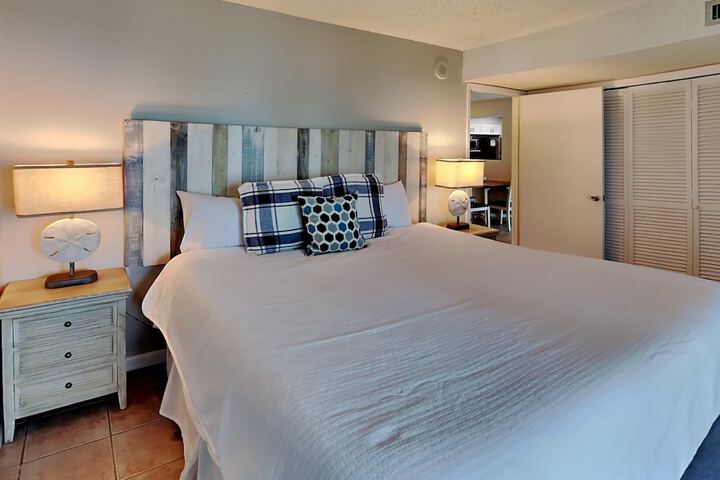 Room 2 of 84