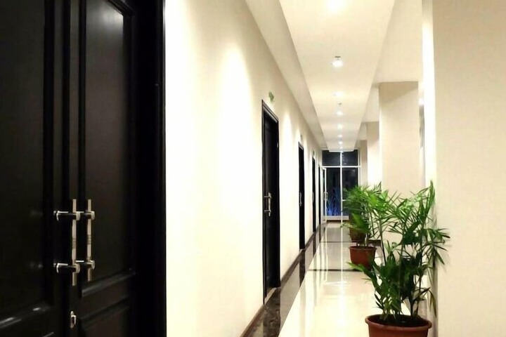 Ballroom/Hall 17 of 22