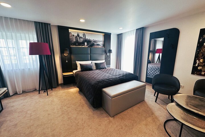 Room 103 of 194