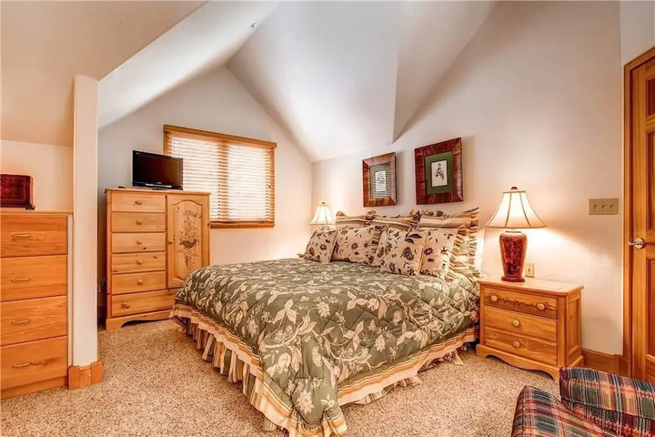 Room 6 of 22