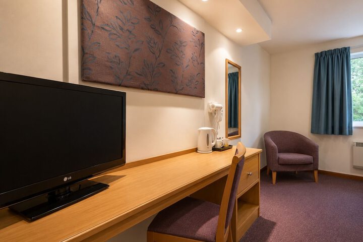 Room 4 of 18