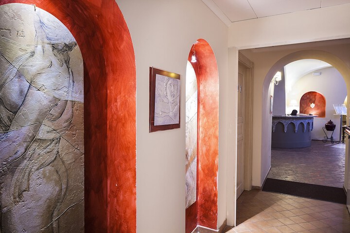 Ballroom/Hall 72 of 100