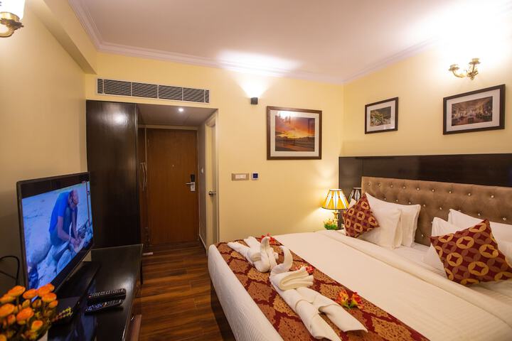 Room 9 of 35