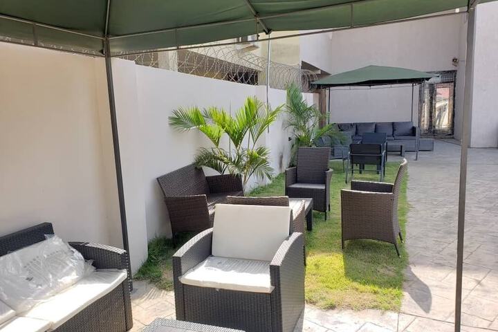 Lounge 11 of 13