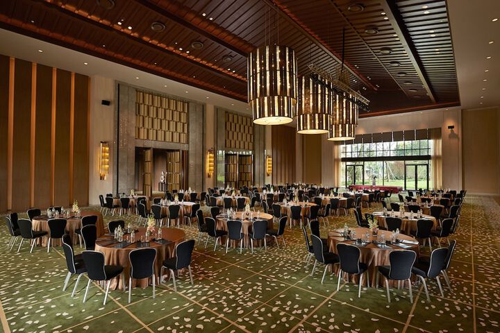 Ballroom/Hall 68 of 90