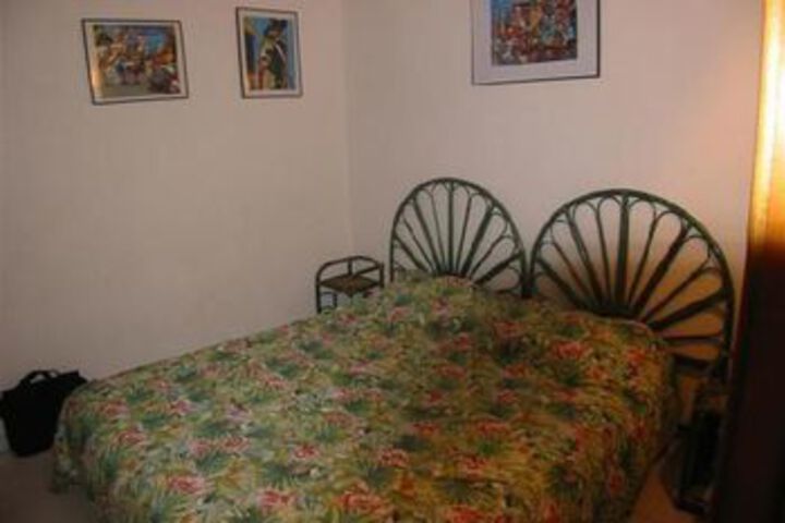 Room 5 of 11
